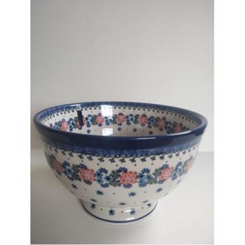 Kom beslagkom schaal Bunzlau Castle beschikbaar voor biedingen