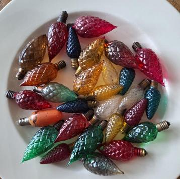 28 x vintage gekleurde kerstlampjes dennenappel  beschikbaar voor biedingen