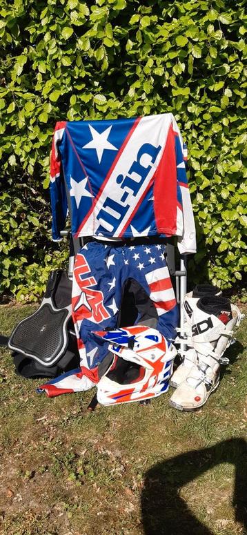 Complete set crosskleding (laarzen helm pak bodyprotector) beschikbaar voor biedingen