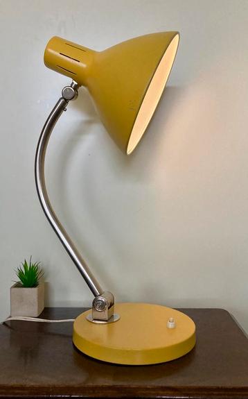 Vintage jaren 60 schemerlamp bureaulamp geel met chroom. beschikbaar voor biedingen