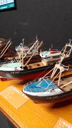 3 modelbouw visserschepen/kotters in glazen kast, Hobby en Vrije tijd, Modelbouw | Boten en Schepen, Ophalen, Zo goed als nieuw