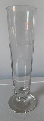 BACARDI rum glas op voet. Hoogte 21 cm., Verzamelen, Ophalen of Verzenden, Zo goed als nieuw, Borrel- of Shotglas