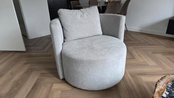 Schitterende draaifaulteuil (de toren interieuren breda), Huis en Inrichting, Banken | Sofa's en Chaises Longues, Zo goed als nieuw