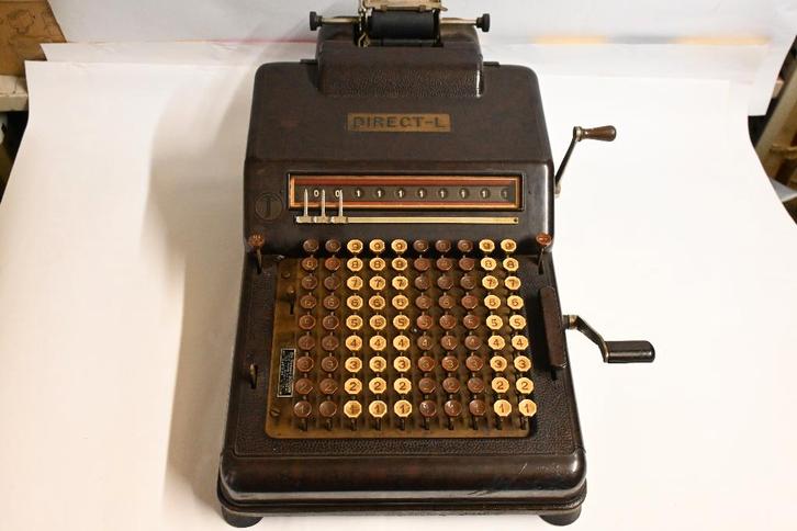 enorme Direct L rekenmachine telmachine bakeliet calculator, Antiek en Kunst, Antiek | Kantoor en Zakelijk, Ophalen of Verzenden