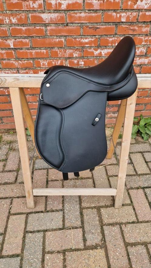 Wintec 500 pony HART 14" en Rossner Bosten dressuurzadel 17", Dieren en Toebehoren, Paarden en Pony's | Zadels, Zo goed als nieuw