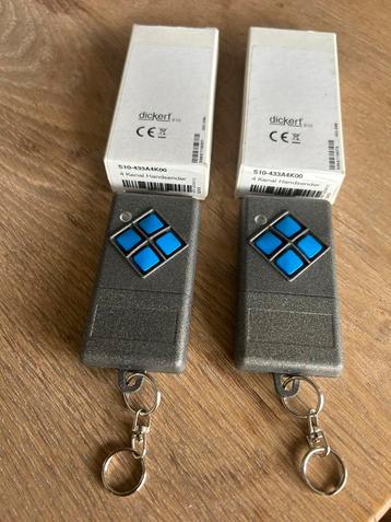 Twee dickert 4-kanaals handzenders 443 mhz beschikbaar voor biedingen