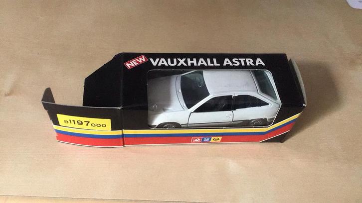 VAUXHALL ASTRA + DOOS NIEUW  BIJZONDER GAMA KIJKFF 👓👓, Hobby en Vrije tijd, Modelauto's | 1:43, Zo goed als nieuw, Auto, Gama