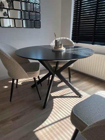 RONDE EETTAFEL AANGEBODEN beschikbaar voor biedingen