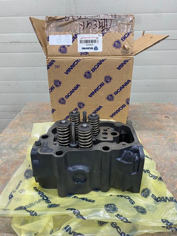 Scania Ruil Cilinderkoppen 574374  6x stuks € 180, Auto-onderdelen, Motor en Toebehoren, Overige automerken, Gereviseerd, Ophalen