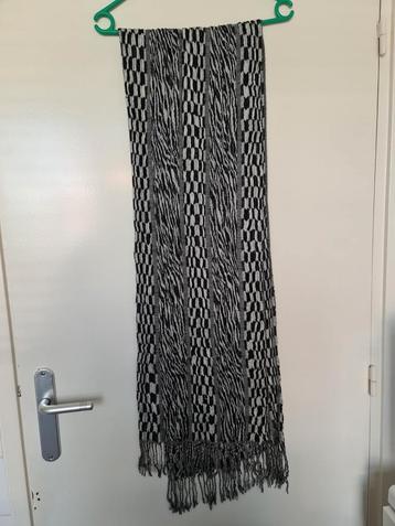 Sjaal winter zwart wit geruit  beschikbaar voor biedingen