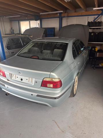 Bmw e39 520i in onderdelen beschikbaar voor biedingen