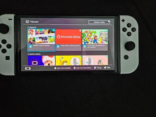 SWITCH O LED 8 maanden  oud, Spelcomputers en Games, Spelcomputers | Nintendo Switch, Nieuw, Switch OLED, Met 3 controllers of meer