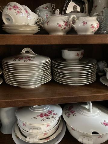 12 delig retro servies met roze bloemmotief , Mosa beschikbaar voor biedingen