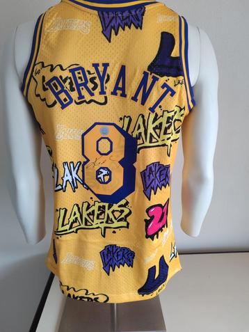 Lakers basketbal shirt gesigneerd door Kobe Bryant met coa

 beschikbaar voor biedingen