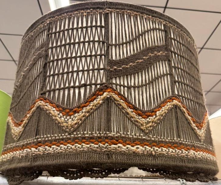 Vintage grote gehaakte lampenkap (hanglamp), Huis en Inrichting, Lampen | Lampenkappen, Gebruikt, 50 cm of meer, Rond, Beige, Bruin