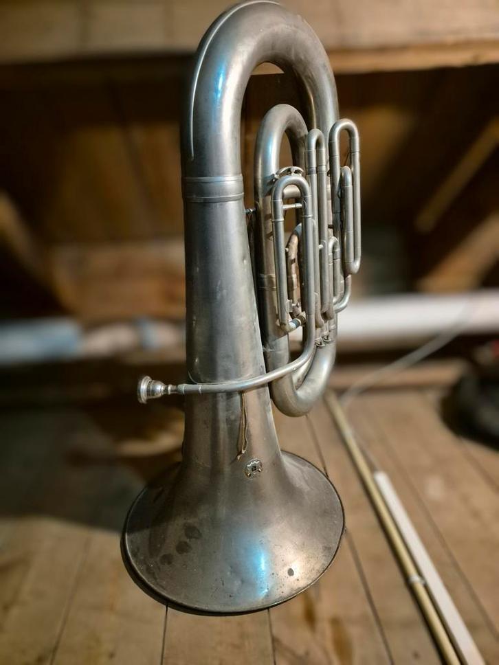 Oude Bes-Tuba - Opknapper, Muziek en Instrumenten, Blaasinstrumenten | Tuba's, Gebruikt, Bes-tuba, Ophalen