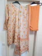 Maat S Wit Abrikoze Indiase pak met borduursels / pailletten, Maat 38/40 (M), Overige typen, Wit, Ophalen of Verzenden