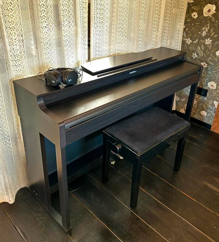 Yamaha Clavinova CLP-525 digitale piano. Kleur Black Walnut., Muziek en Instrumenten, Piano's, Zo goed als nieuw, Zwart, Ophalen