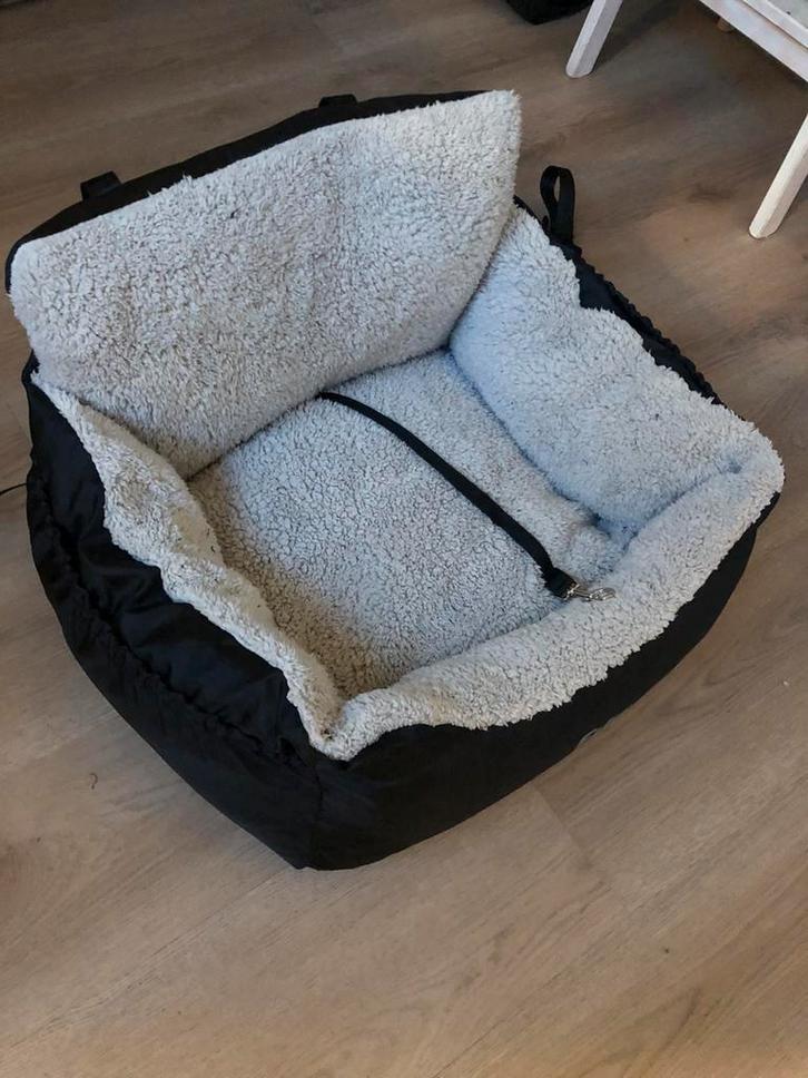 Nette auto stoel/zitzak, Dieren en Toebehoren, Hondenmanden, Zo goed als nieuw, Ophalen of Verzenden