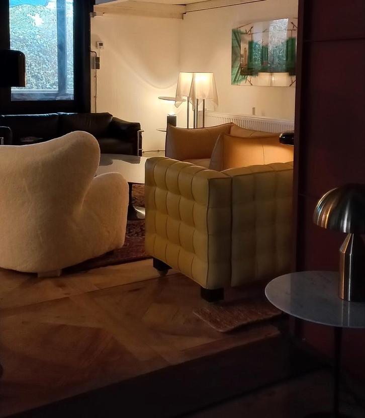 Takahama mid-century gae aulenti sheepskin fauteuils tulipe, Antiek en Kunst, Antiek | Meubels | Bedden, Ophalen of Verzenden