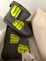 Ugg Classic Mini chopd NIEUW, UGG, Nieuw, Ophalen of Verzenden, Grijs