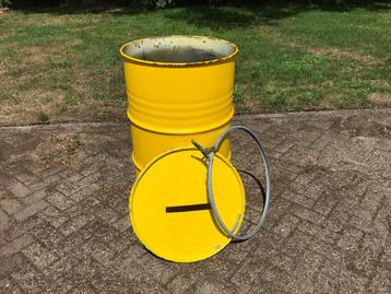 Stalen vat/ton met deksel beschikbaar voor biedingen