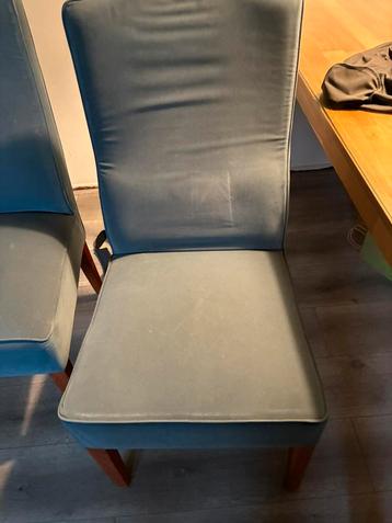 Eetkamer tafel stoelen beschikbaar voor biedingen