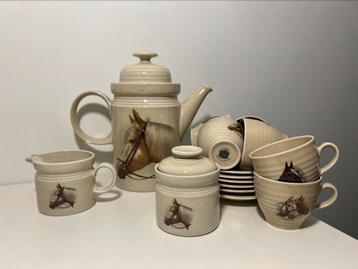 Paarden servies beschikbaar voor biedingen