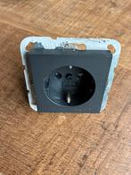 16 stuks Inbouwwandcontactdoos merk Gira, Ophalen of Verzenden, Zo goed als nieuw, Stopcontact