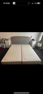 Hastens Boxspring Bed met Houten Frame en Hoofdbord., Ophalen, Gebruikt, Beige, Tweepersoons