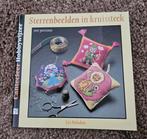 Lis Paludan , sterrenbeelden in kruissteek met patronen, Ophalen of Verzenden, Zo goed als nieuw