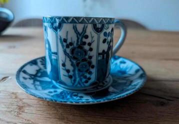 Puntgave oude Chinese porseleinen kop en schotel beschikbaar voor biedingen