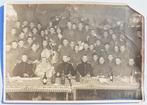 Oude foto 1928 Sinterklaas en Piet bij militairen officieren, Ophalen of Verzenden, 1920 tot 1940, Ongelopen, Noord-Brabant