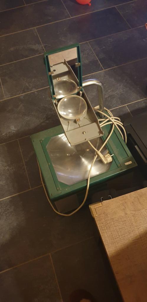 Oude projector werkend, Audio, Tv en Foto, Projectieschermen, Gebruikt, Ophalen of Verzenden