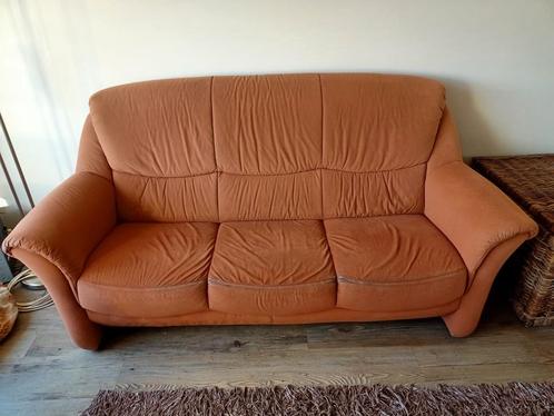 Drie zits bank terra kleur, 196 cm breed, 90 cm diep en +/-, Huis en Inrichting, Banken | Bankstellen, Zo goed als nieuw, Tweepersoons