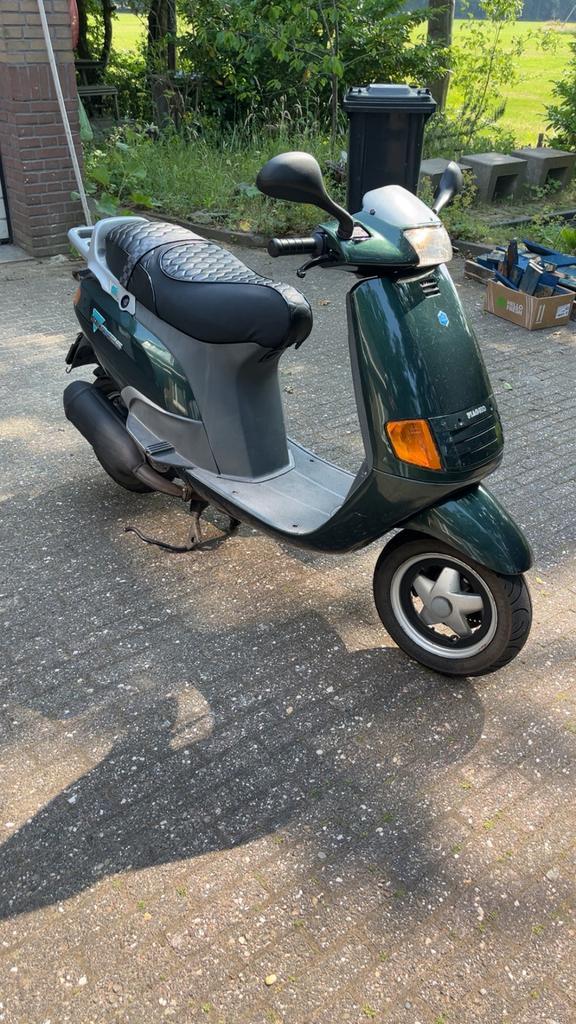 Piaggio SKR 125 - 🇩🇪, Fietsen en Brommers, Scooters | Piaggio, Zo goed als nieuw, Overige modellen, Tweetakt, Ophalen