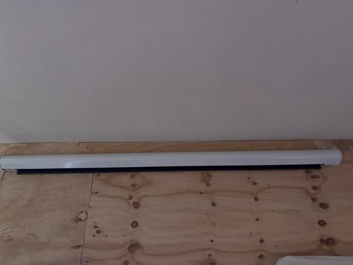 Beamer 4k E-scherm 180cm Hoge kwaliteit, Huis en Inrichting, Woonaccessoires | Wandplanken en Boekenplanken, Zo goed als nieuw