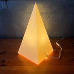 Jaren 70 80 vintage Harco Loor piramide lamp kunststof, Huis en Inrichting, Lampen | Tafellampen, Overige materialen, Gebruikt