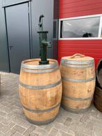 Wijnvat met giet ijzeren pomp te koop, Tuin en Terras, Regentonnen, Ophalen, 150 liter of meer, Zo goed als nieuw, Met pomp