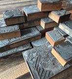 25 cliché’s op houten voet ca. 100 jaar oud., Ophalen of Verzenden