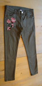 Leuke mooie broek met bloemen applicatie maat 146 (K476), Ophalen of Verzenden, Zo goed als nieuw, Meisje, Broek