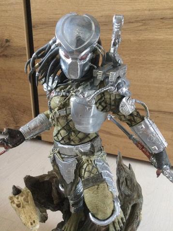 PREDATOR 35 cm Miniatuur  beschikbaar voor biedingen