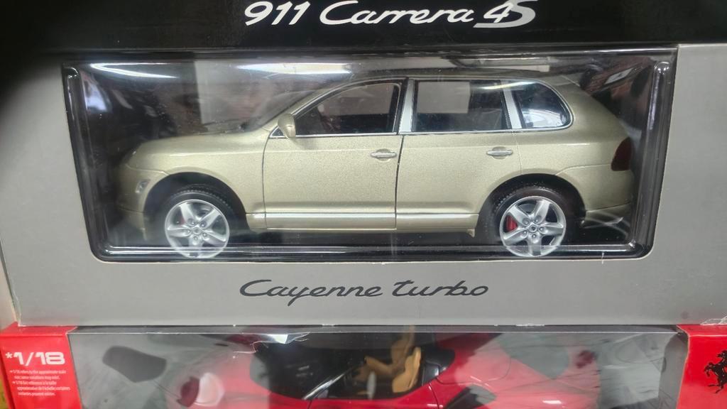 ≥ Porsche Cayenne Turbo Maisto 1:18 in doos — Modelauto's | 1:18