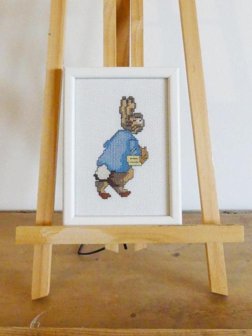 Schilderij borduur werk Peter konijn ingelijst, Antiek en Kunst, Kunst | Schilderijen | Klassiek, Ophalen of Verzenden