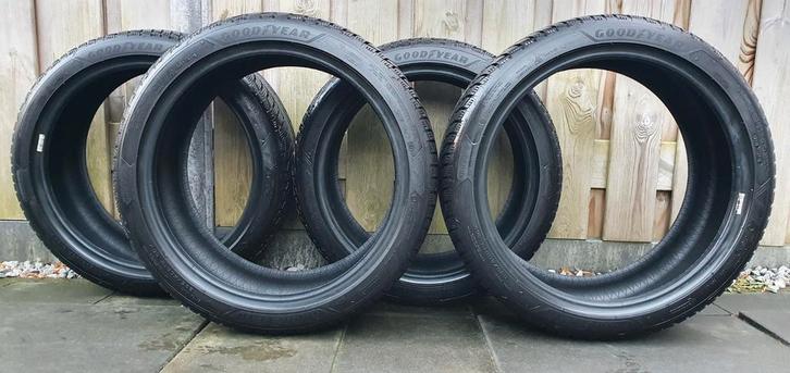 Goodyear 235 40 19 UltraGrip Performance winterbanden, Auto-onderdelen, Banden en Velgen, Band(en), Winterbanden, 19 inch, 235 mm