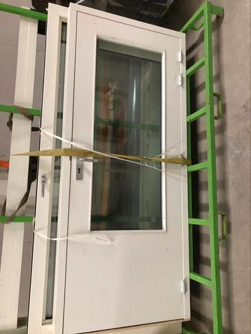 binnendeur  met kozijn nieuw met glas beschikbaar voor biedingen