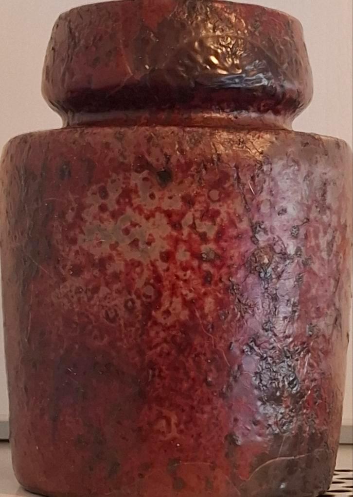 Piet Knepper voor Mobach. Rood vaasje.  Ca 1960., Huis en Inrichting, Woonaccessoires | Vazen, Zo goed als nieuw, Rood, Minder dan 50 cm