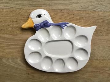Eierschaal. Serveer bord voor 10 eieren. beschikbaar voor biedingen