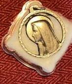 Hanger Maria  Lourdes met Zilverkleurige Details, Ophalen of Verzenden, Zo goed als nieuw, Zilver, Overige materialen