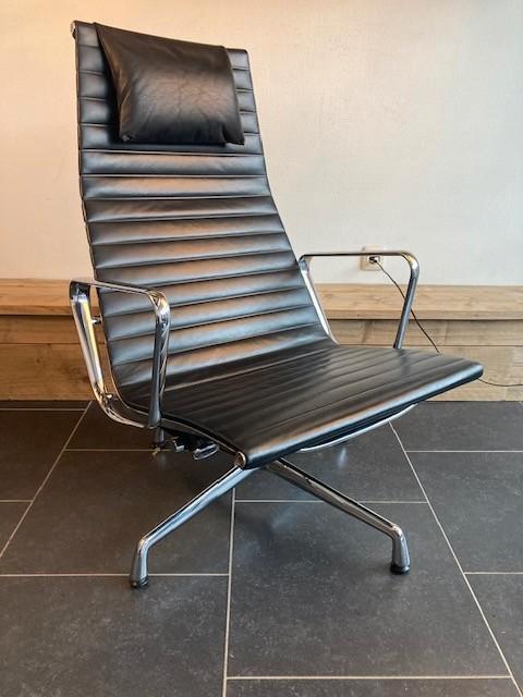 Vitra Eames EA 124 fauteuil , chroom, zwart leder, Huis en Inrichting, Fauteuils, Zo goed als nieuw, Leer, Metaal, 50 tot 75 cm